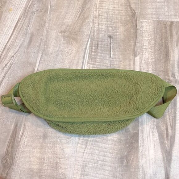 No Boundaries Sherpa teddy fleece Fanny pack bum bag olive avocado green - Picture 6 of 7